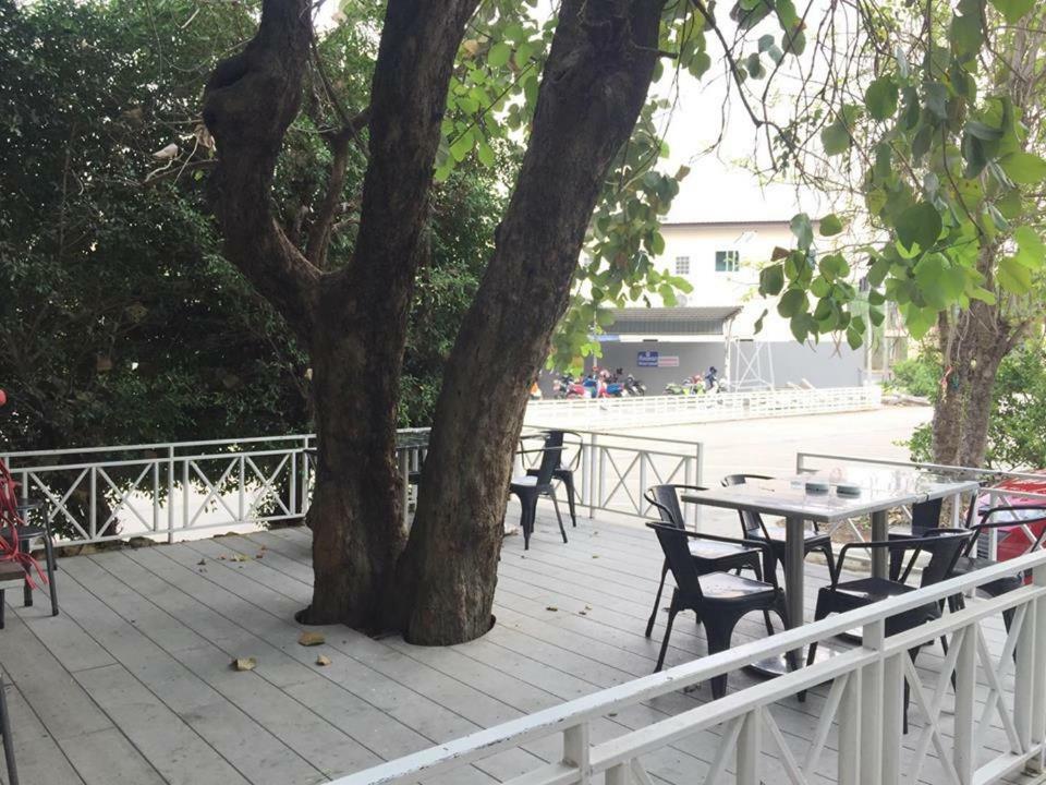 더 젤 버젯 호텔 부리암 부리람 외부 사진